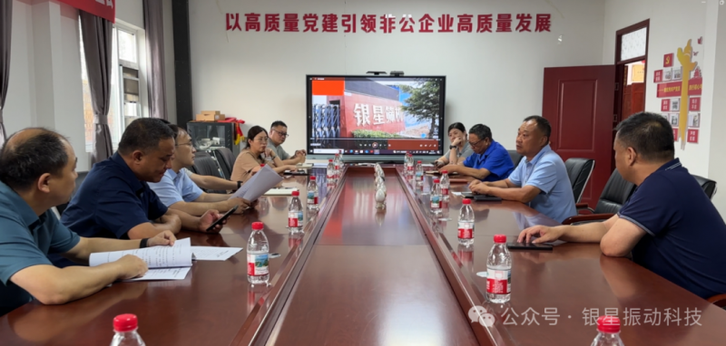 企業(yè)家張尚銀代表銀星機(jī)械捐款助力張莊村鄉(xiāng)鎮(zhèn)道路建設(shè)